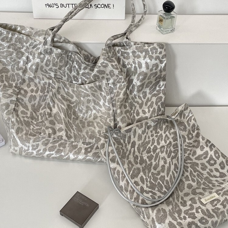 51153 Silver White Casual Leopard Print Shoulder Bag Women's 2025 Autumn and Winter New Commuting Fashion Large Capacity Canvas Bag