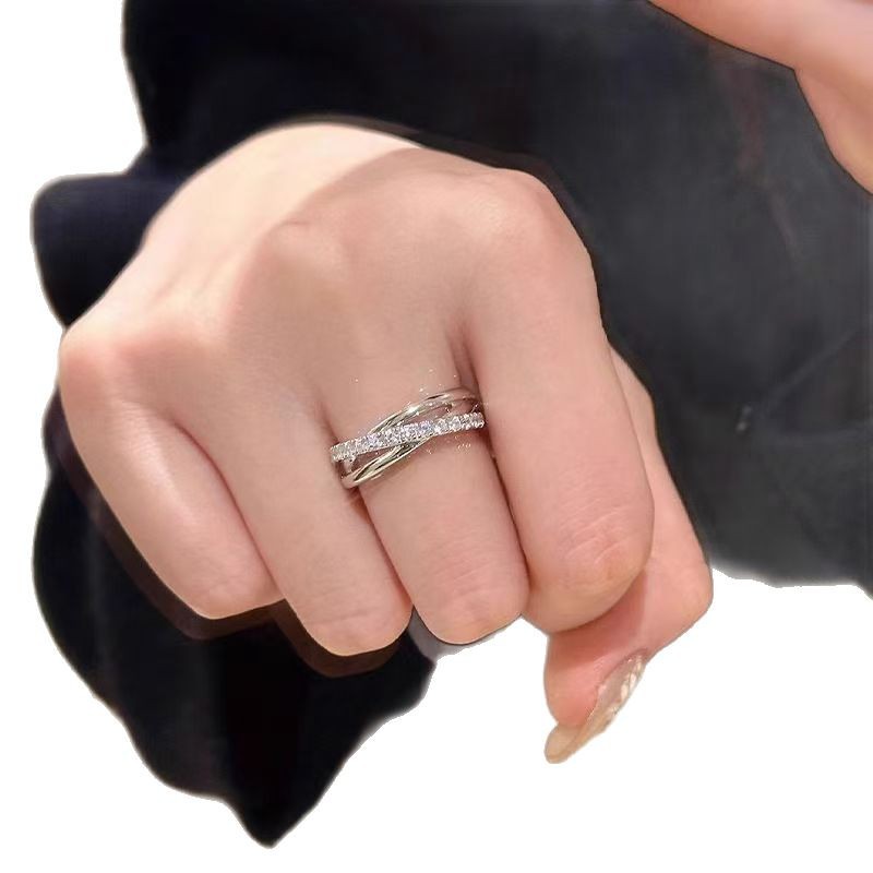 Douyins fein gearbeiteter, beliebter Dreiring-Ring mit Mikro-Einlagen, funkelndes Design, neues Modell 2026, exquisit._voghion.com