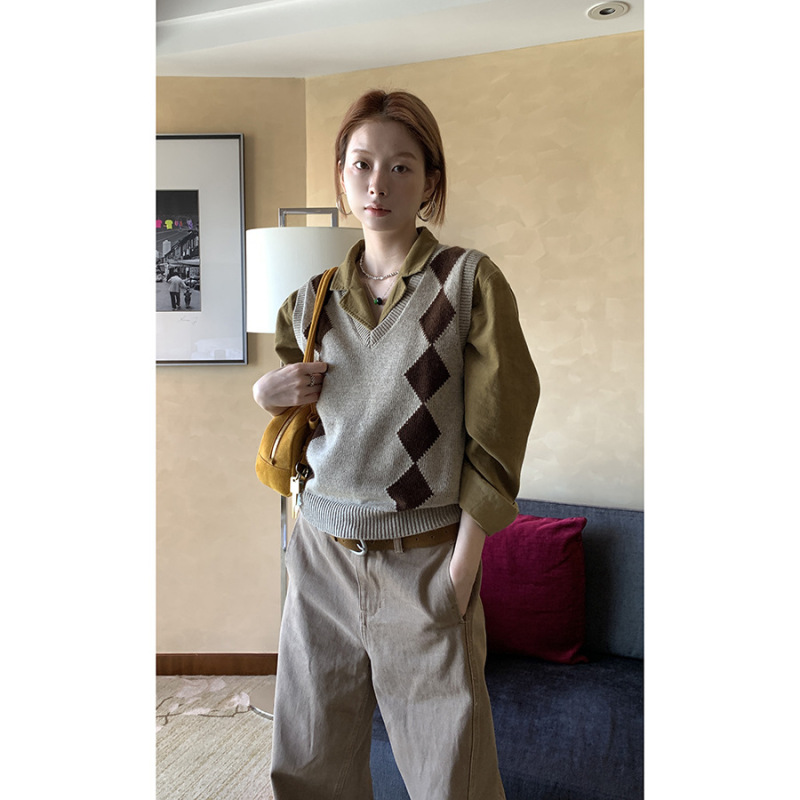 HelloooEat 秋季复古v领菱格马甲杏色百搭套头羊毛叠穿无袖上衣女|undefined