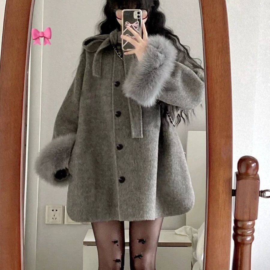 Hepburn Style Gray Woolen Outwear for Women in Autumn and Winter New Style Mid-Length Bow Woolen Cloak Outwear for Small People