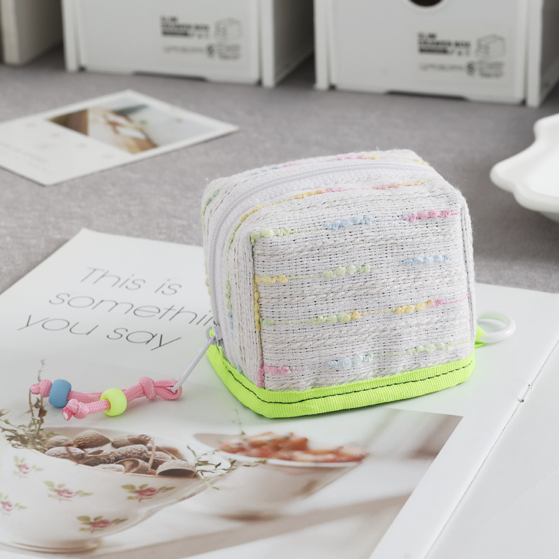 Nuevo mini bolso de llaves de viento de fragancia bolso de cambio lápiz labial de almacenamiento universal para el corazón de la niña conveniente para salir y almacenar en uno