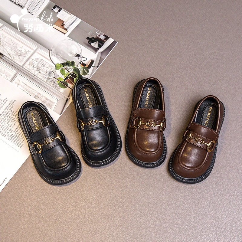 От имени девочек Мокасины 2023 новые весенне-осенние кожаные туфли для маленьких девочек в британском стиле черные детские кожаные туфли