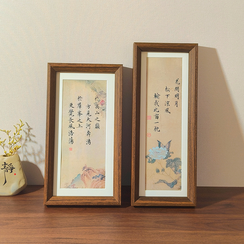 中国式縦型フォトフレームがリビングに飾られている暖かい毛筆の書画書道が茶屋の甘い店に飾られている写真フレーム画