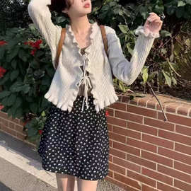 秋新款甜美木耳边显瘦百搭外套上衣设计感V领绑带毛衣针织开衫女