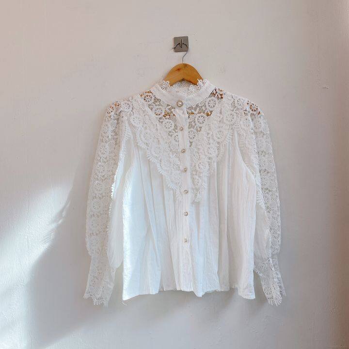 217g Weight Long Sleeve Sleeve Length Pullovers Placket Type Bell Sleeve Sleeve Type Lace Fabric Type Regular Top Length Chiffon Shirt Tops Type Holiday, Daily Occasion Round Neck Neckline Comfort Function Regular Fit Fit Type Solid Color Pattern Summer Season Women'S Gender Patchwork Design British Style Style Wholesale Women'S British Style Solid Color Long Sleeve Patchwork Blouses