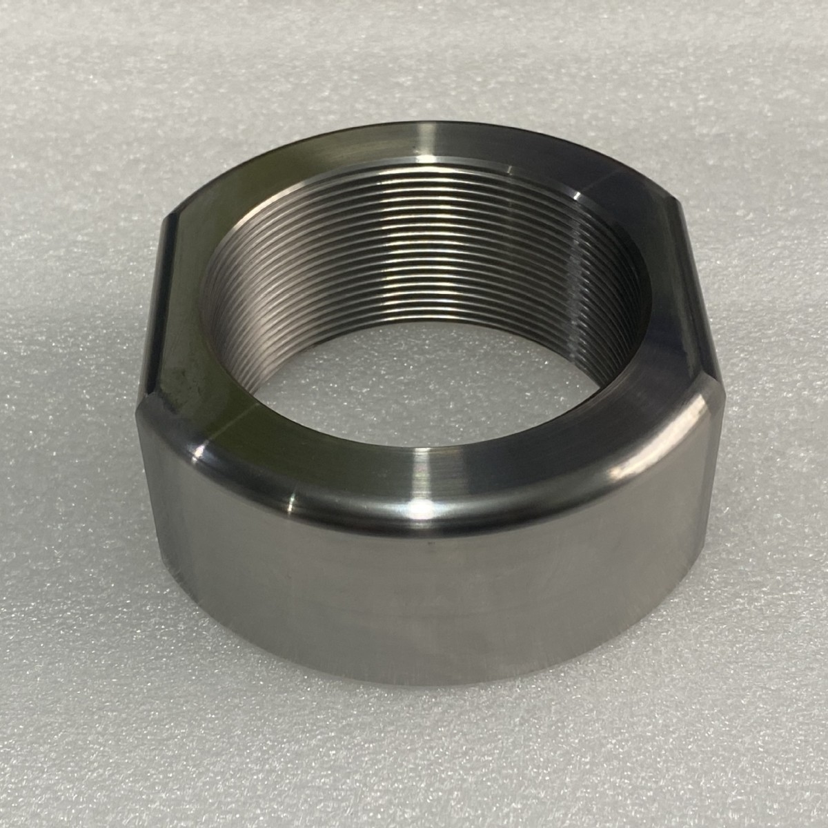 具有精密阳极氧化表面处理的可再生能源铝部件的先进数控加工