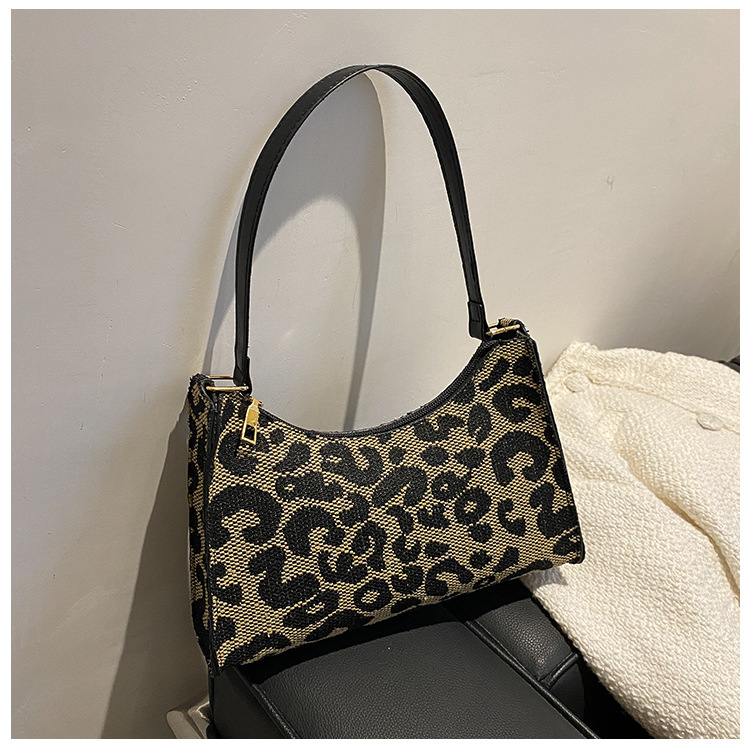 Tasche Frauen Neue Art Und Weise Single-shoulder-handtasche Persönlichkeit Lässig Einfache Karierte Kleine Quadratische Tasche display picture 3