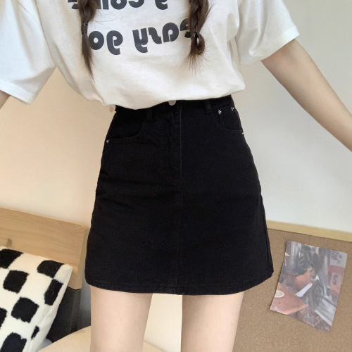 Light-colored denim shorts for women, 2025 summer, Korean style—irregularly ripped, wide-leg, high-waisted, loose-fitting A-line hot pants, trendy.