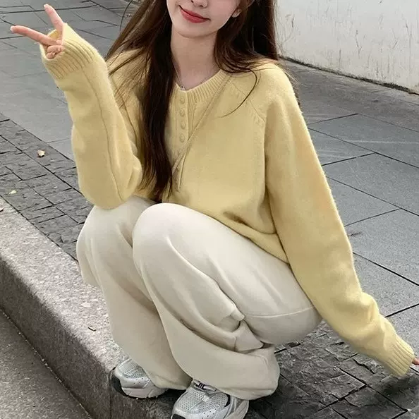 奶fufu奶黄色针织毛衣女早秋季2024新款慵懒风内搭打底衫正肩上衣