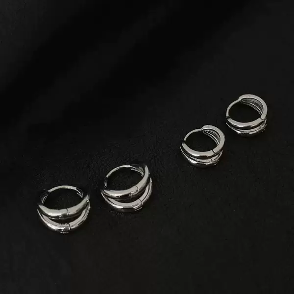 Fashion Versatile Earrings for Women Korean Style High-End Simple Design Plain Hoop Earrings Light Luxury Minimalist Stud Earrings Jewelry