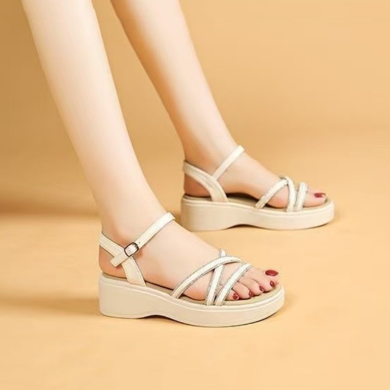 Una palabra con sandalias para mujeres primavera y verano 2026 nuevo nuevo estilo de diamante Roma moda versátil muffin sandalias para niños pequeños