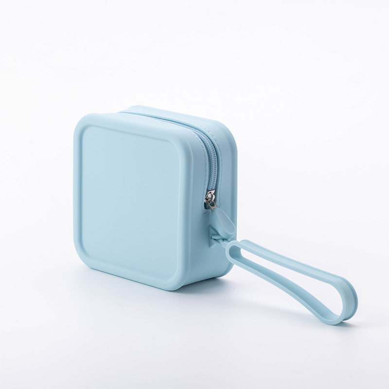 파란색 사각형 가방