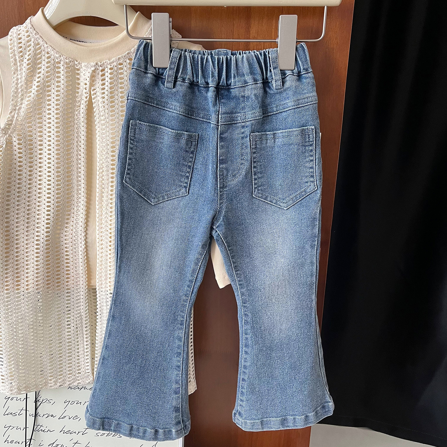 2024 Herbst Neue Koreanische Ausgabe Mädchen Ärmelloses Tanktop, Langes Hemd, Jeans, Lässiges dreiteiliges Set 67379_voghion.com