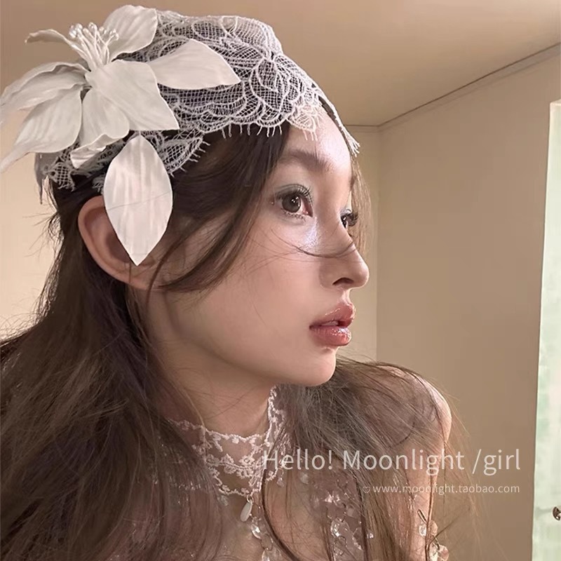 Maquillaje de novia francesa retro lujo ligero flor gorra de encaje nicho vestido de vacaciones foto toque de pelo