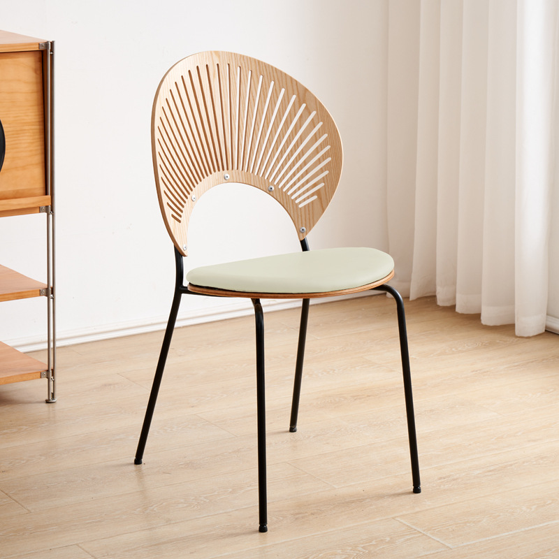 Silla Shell Madera patas negras + cojín beige mate