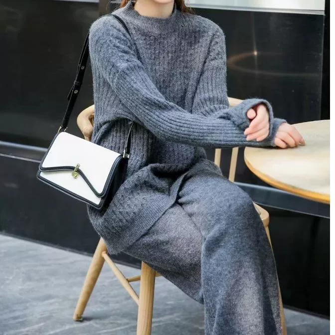 Свитер с широкими штанинами, костюм, Европейский женский Осень/Зима 2023, НОВЫЙ СВОБОДНЫЙ Модный повседневный вязаный комплект из двух предметов, уменьшающий возраст