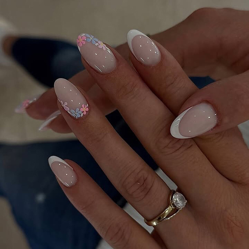 Cross-Border Hot-Selling French European Almond-Shaped Artistic Strawberry Smiley Face Manicure Wearable Nail Color Nail Patch Fake Nails