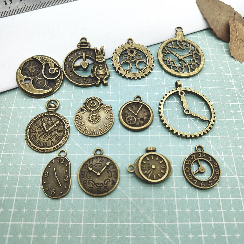 Retro Steampunk Alloy Clock Pendant DIY Jewelry Accessories Gear Pendant Handmade Creative Decoration Retro Steampunk Alloy Clock Pendant DIY Jewelry Accessories Gear Pendant Handmade Creative Decoration