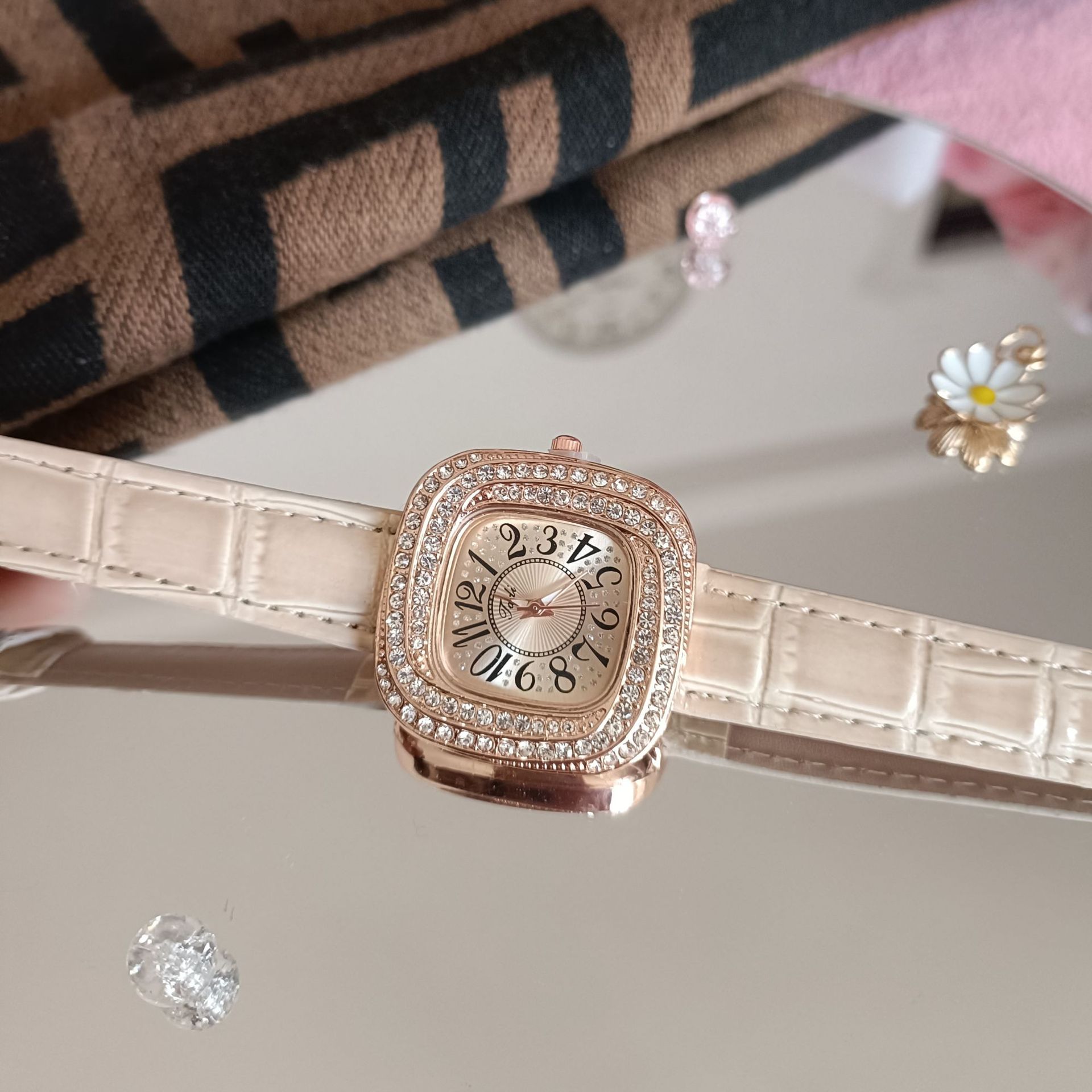 欧美时尚高档手表水钻方形皮带女表潮流镶钻石英合金表wristwatch