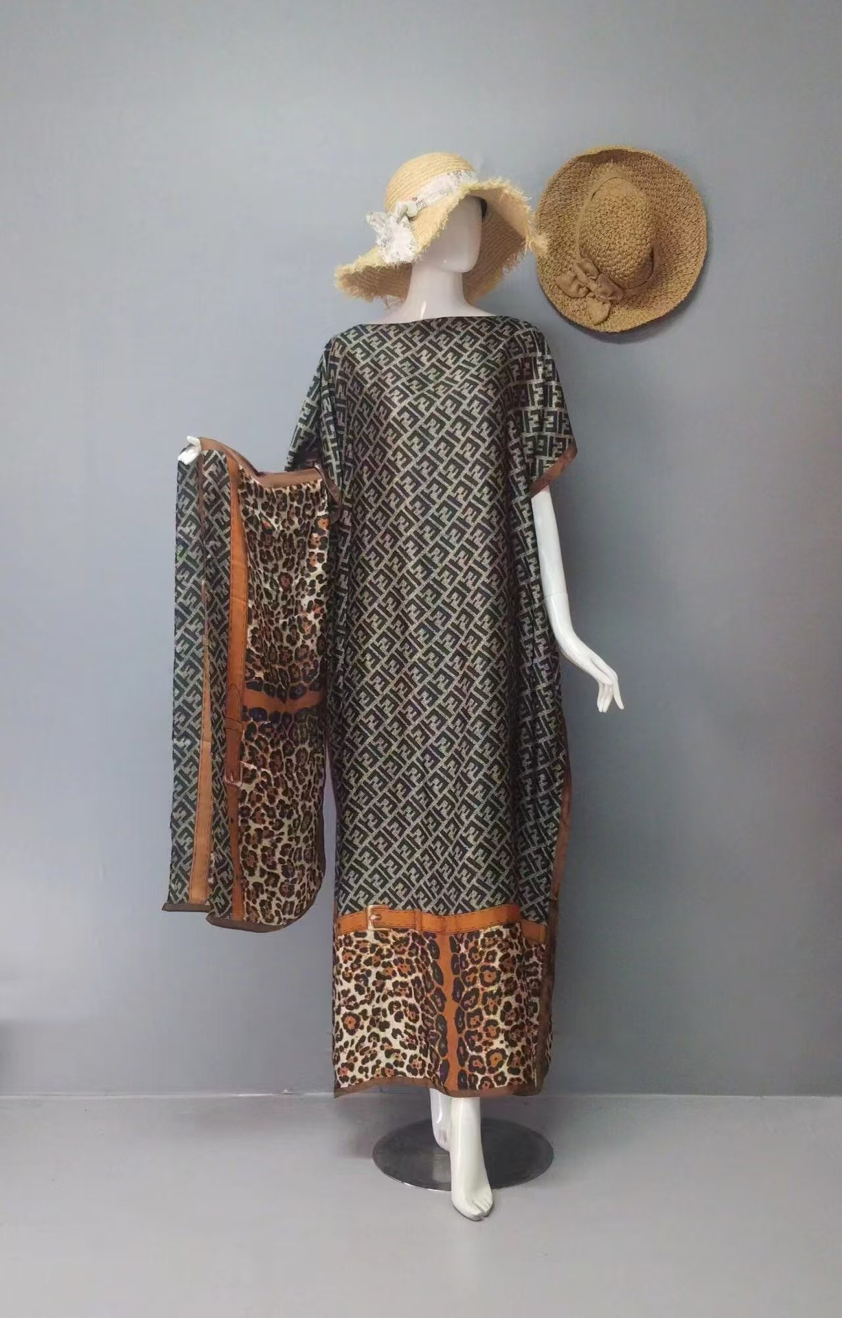 표범 무늬 EE-커피