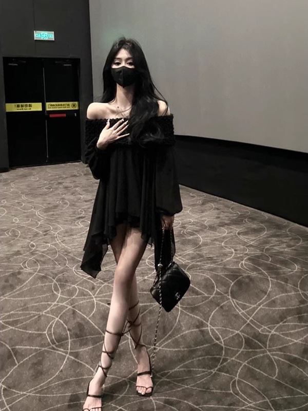 设计感不规则珍珠纱一字肩上衣女春秋新款法式气质荷叶边白色衬衫|undefined