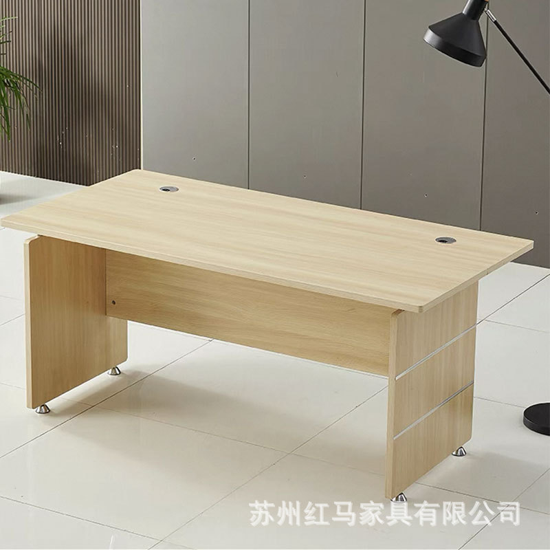 밝은 목재 색상에는 작은 캐비닛이 포함되지 않습니다.