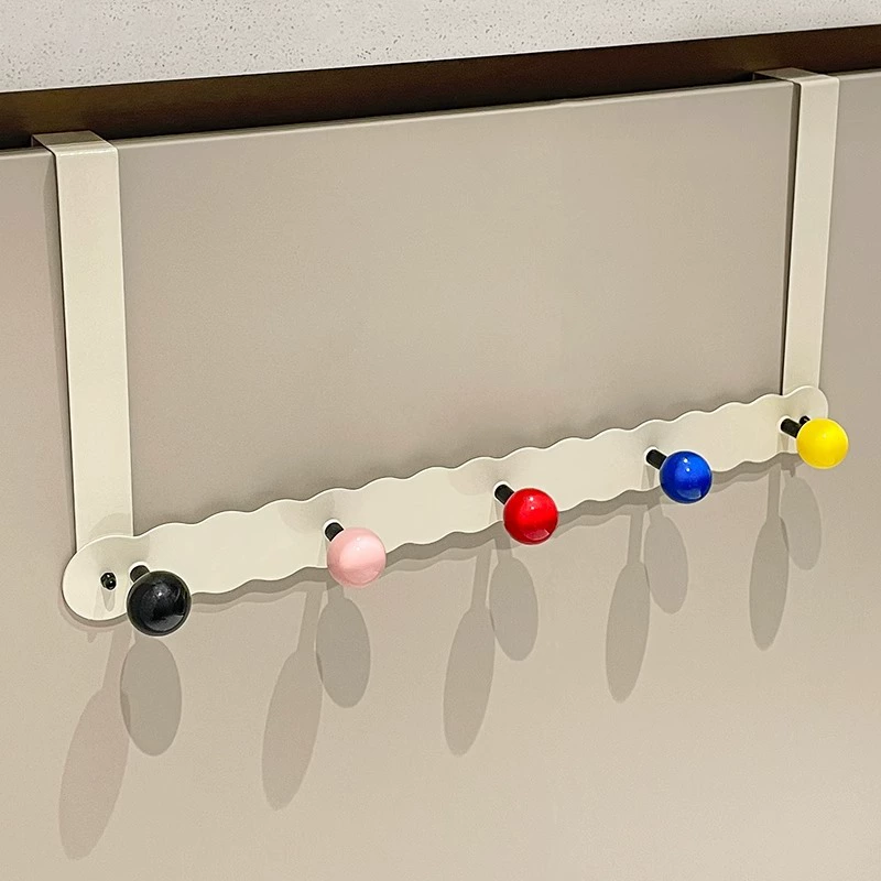 Кнопка за дверью без перфорации настенная вешалка артефакт