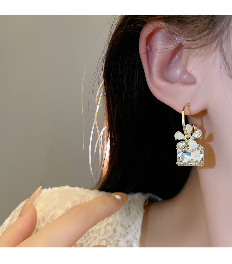 13g Weight Zircon Inlay Material Earrings Classification 1 Pair Quantity 1 Pair Elegant Flower Plating Inlay Alloy Zircon Earrings