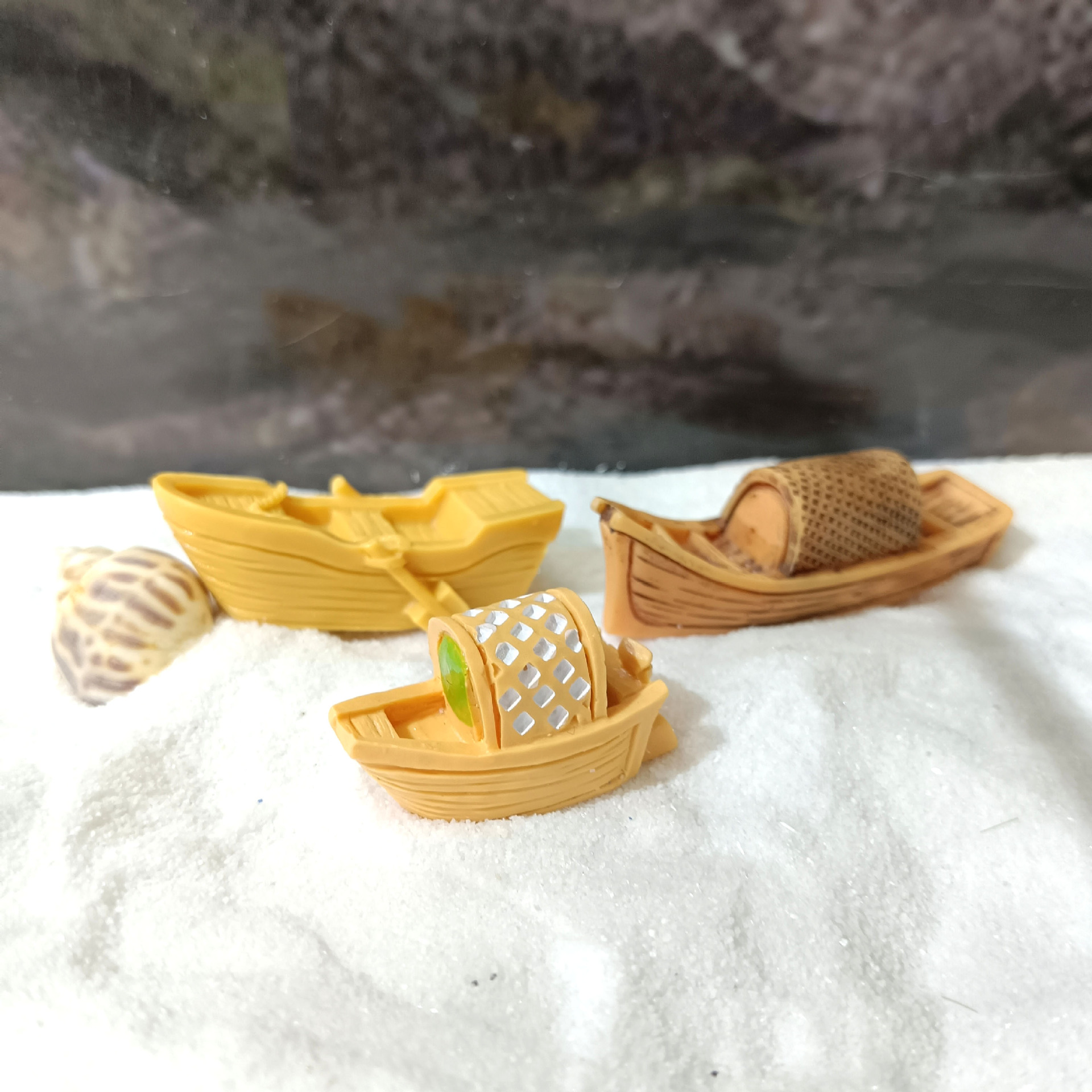 Venta al por mayor creativo micro paisaje resina barco de peces carpa conjunto pequeño pecera decoración paisajística mini barco Jiangnan