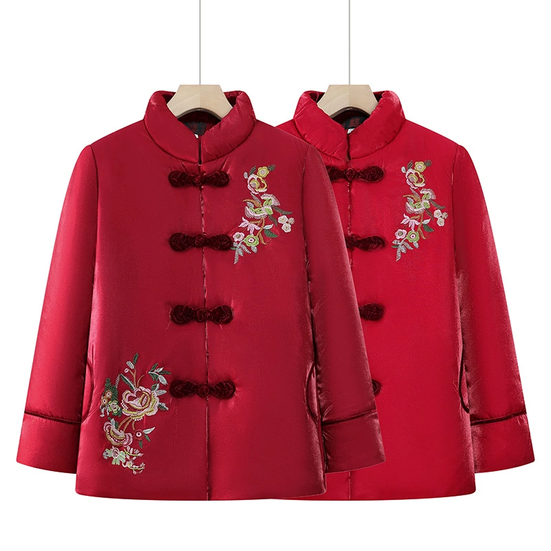 Красный праздничный теплый пуховик для мамы