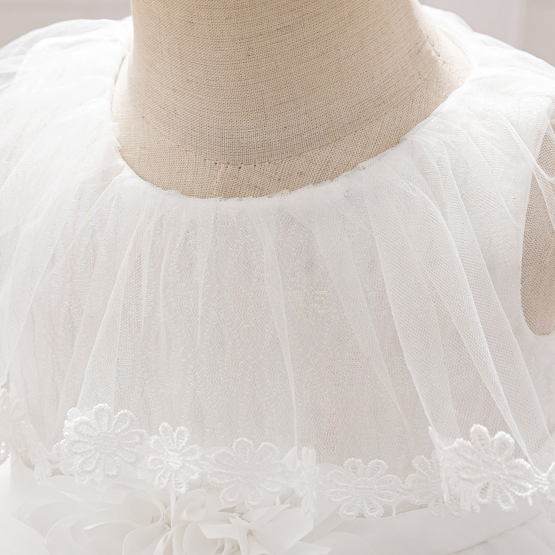 Nuevo vestido infantil europeo y americano vestido de princesa bebé vestido de malla de flores tridimensionales de un año vestido de novia de cien días para niñas