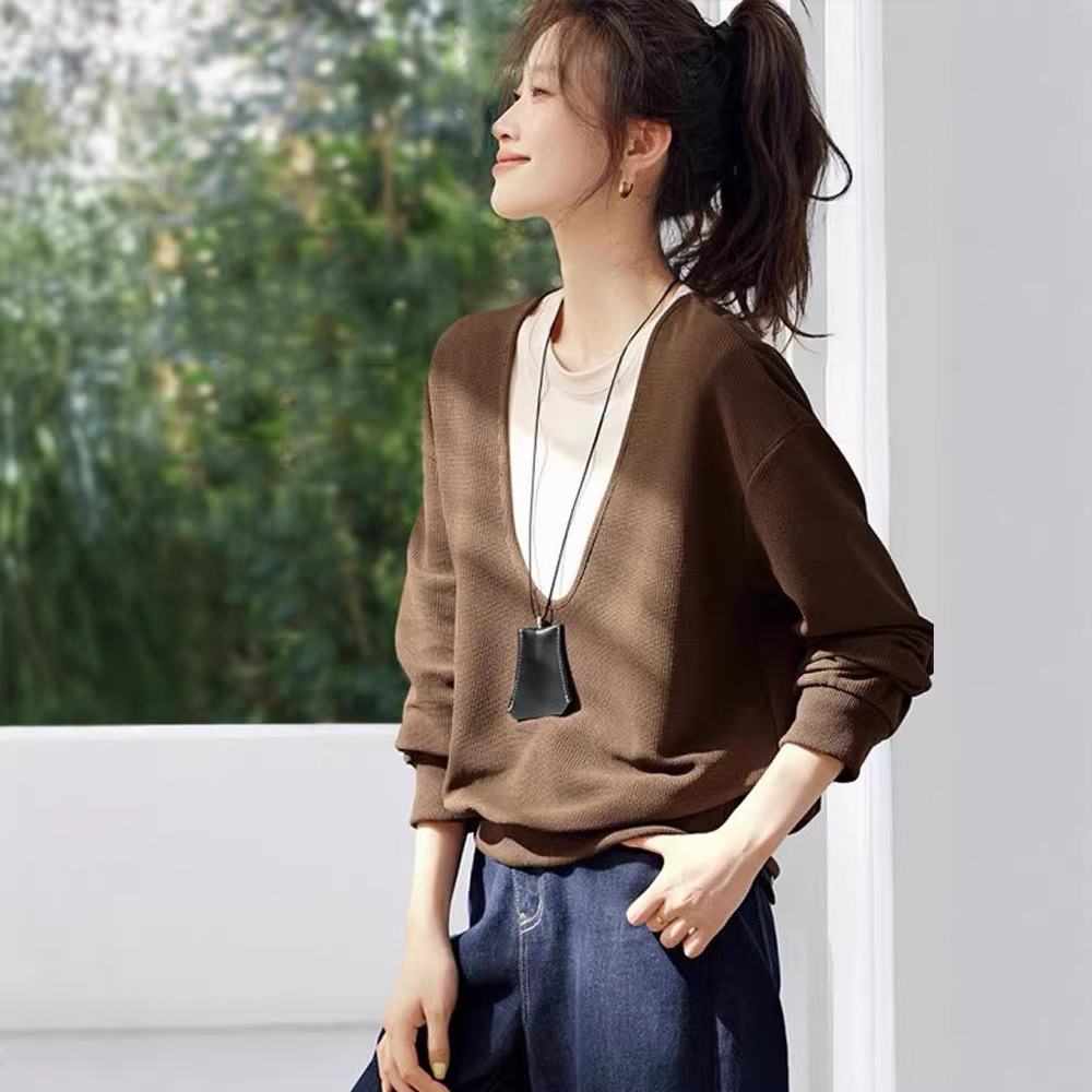 Áo thun nữ cổ U dáng rộng thiết kế giả hai lớp — màu cà phê chi tiết 4