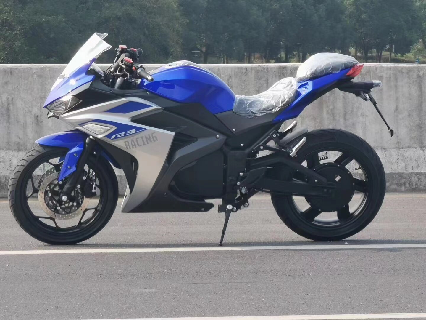 中国工厂生产72v2000w3000w5000w 电动赛摩托车R3龙族