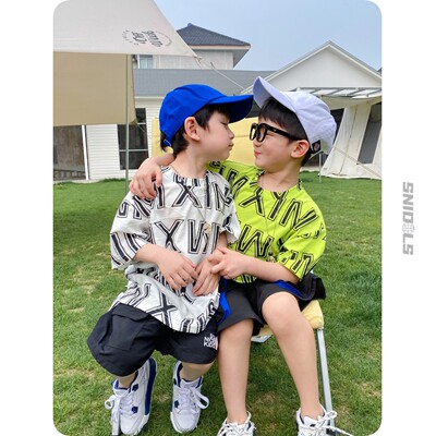 满印字母提花面料短袖