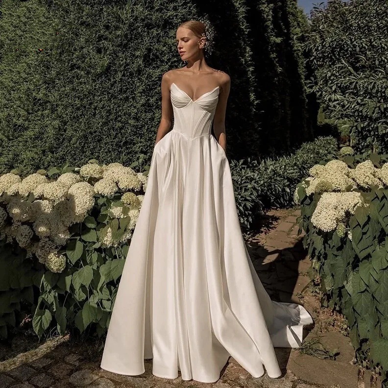New Foreign Trade Strapless Wedding Dress with a Small Train, Aliexpress Bridal Gown with a Light and Luxurious Feel, Long Style
