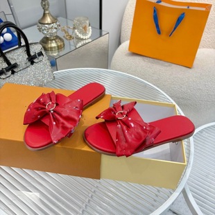�W��Ůʿ����ͬ��ϰ����������|�ρ���Ƥƽ�וr�г����ٴ���Ь