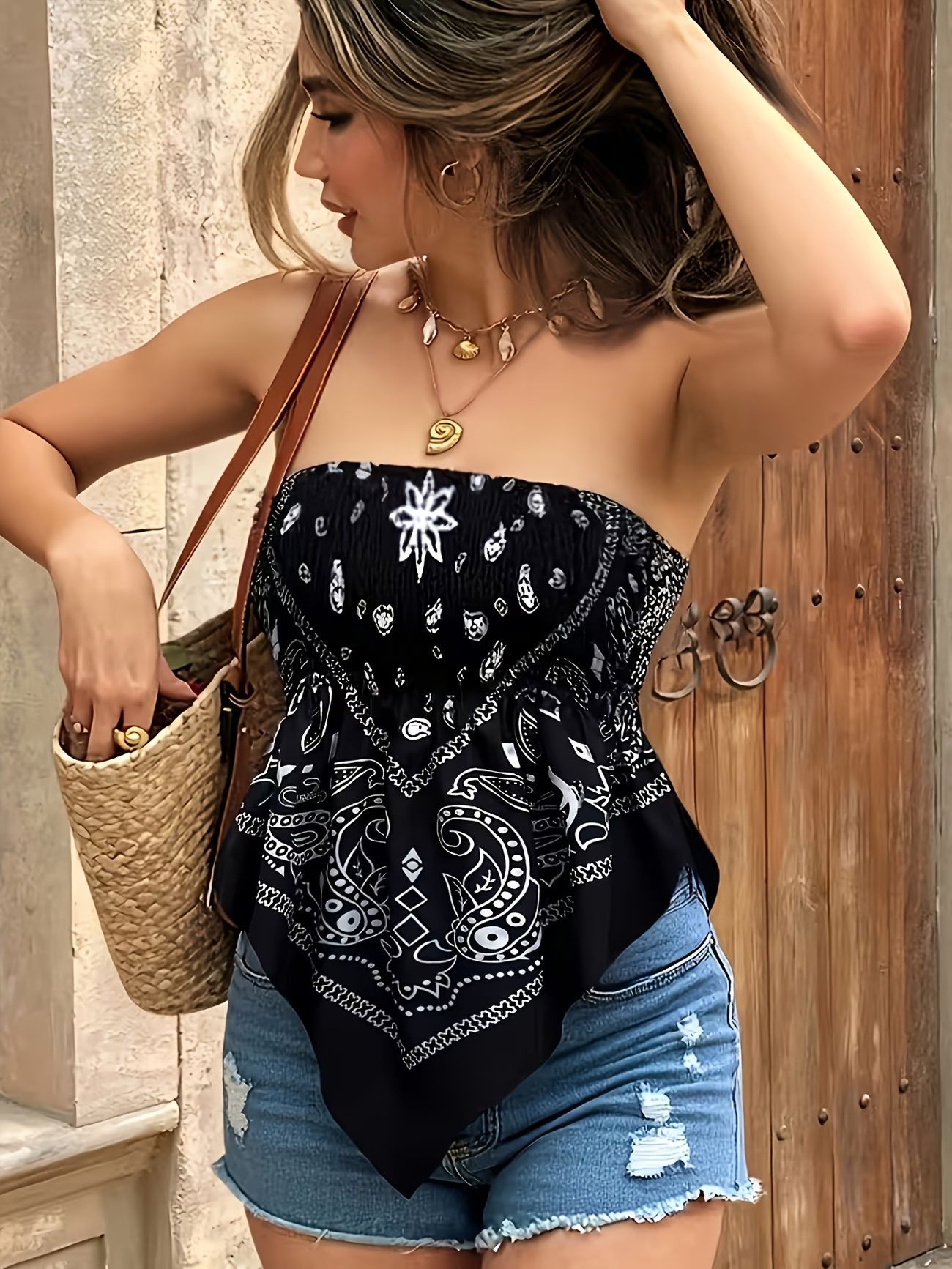 Summer fashionable top with cups