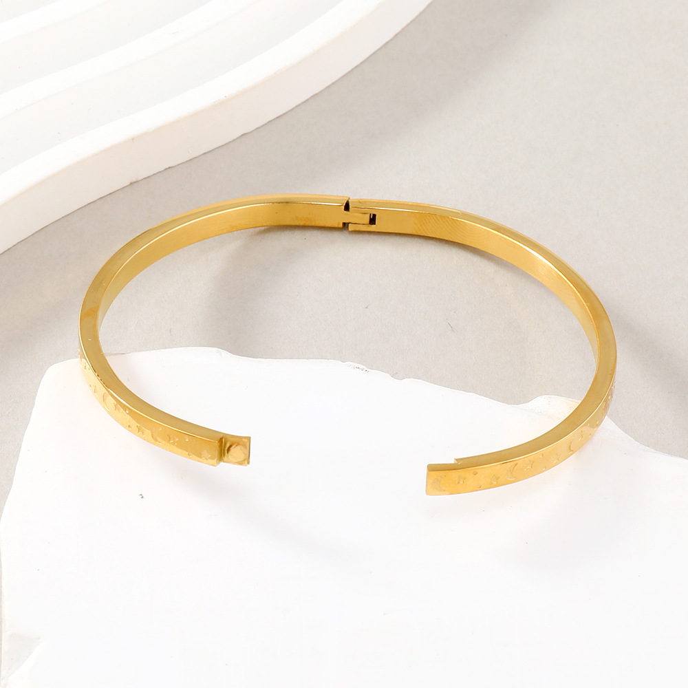 Joyería de acero inoxidable exquisita transfronteriza O-tipo hebilla pulsera mujer corrosión estrella Luna titanio acero pareja pulsera fábrica