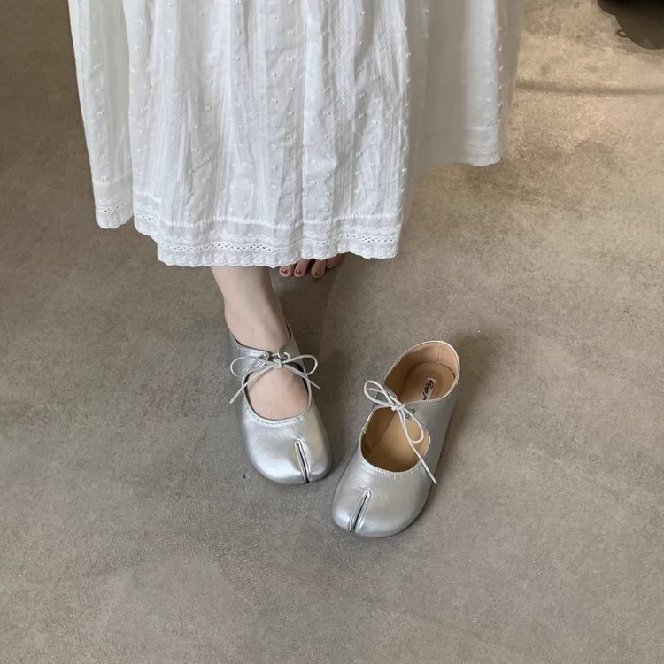 Zapatos franceses de fondo plano y poco profundo para mujeres 2026 otoño nuevo dedo con zapatos de ballet de pezuña de cerdo
