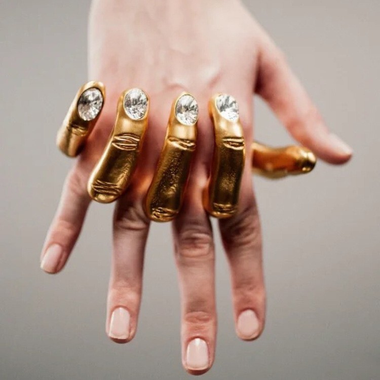 Unique and Stylish European and American Heavy Industry Niche Design Finger Gap Hand Jewelry Fashion Light Luxury High-End Ring