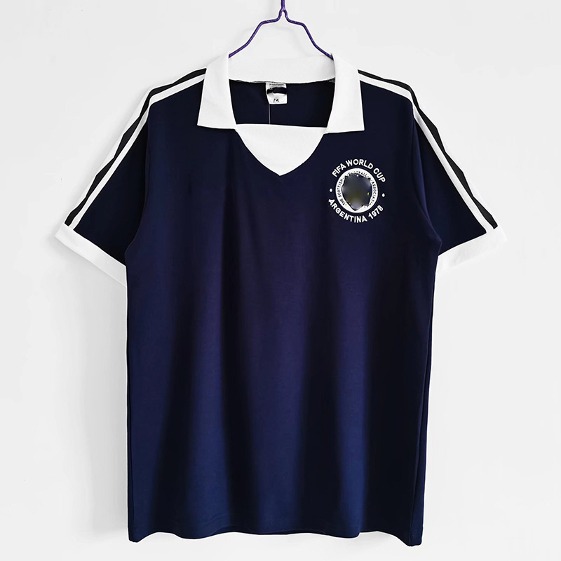 レトロなドイツのサッカー服の主な客席です。|undefined