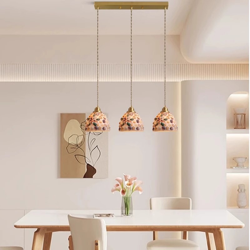 Francés estilo pastoral restaurante lámpara de tres cabezas de cobre retro dormitorio cabezal de cama barra de alojamiento simple lámpara de concha pequeña