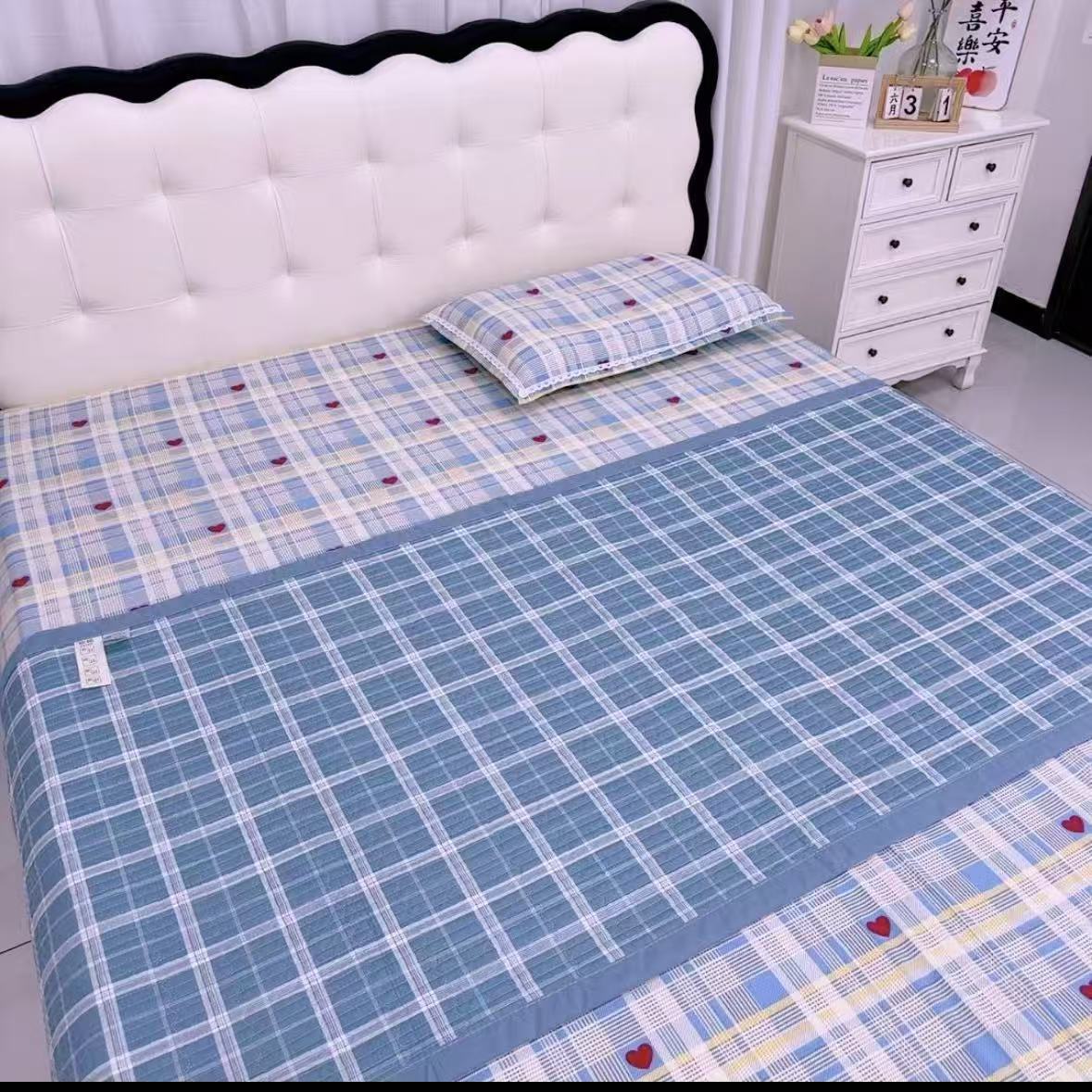 New all-season universal bed cover, multifunctional mattress protector for student dormitories, sofa, bay window, and hotel bedroom