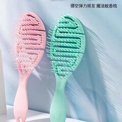 ついでに櫛をします。女性専用は髪の毛の蚊取りをしません。