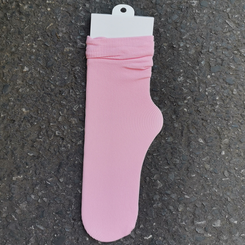 Primavera y verano calcetines de algodón peinados delgados calcetines de confinamiento sin hueso anti-pilling calcetines de moda casual transpirable de color sólido calcetines de pila al por mayor