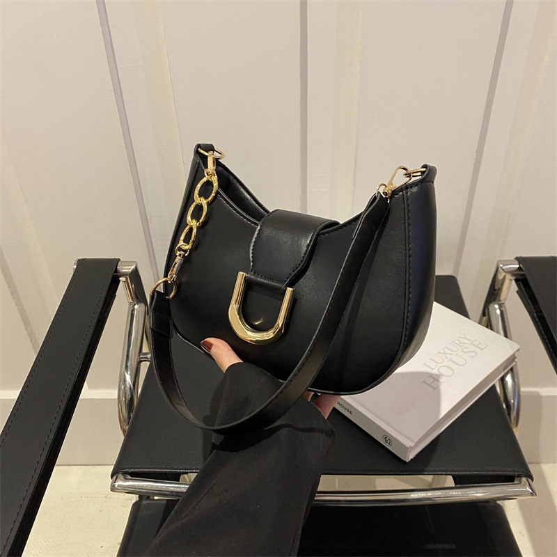Elegant fashionable solid color summer capacious one-shoulder bag