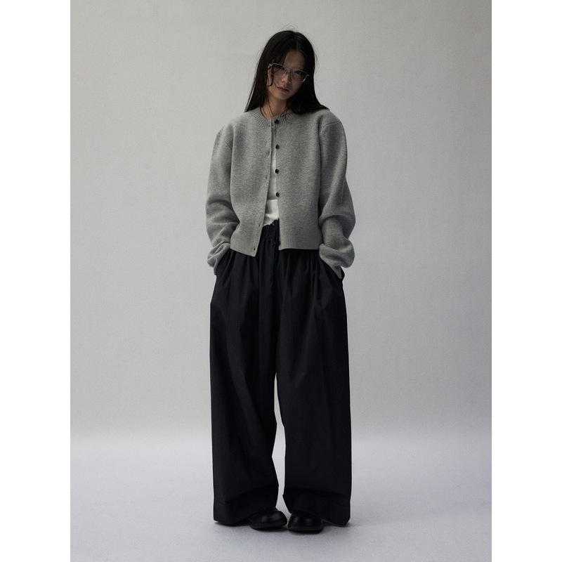 Stylish knitwear: soft yet structured, a comfortable cardigan # 2658D Stylish knitwear: soft yet structured, a comfortable cardigan # 2658D