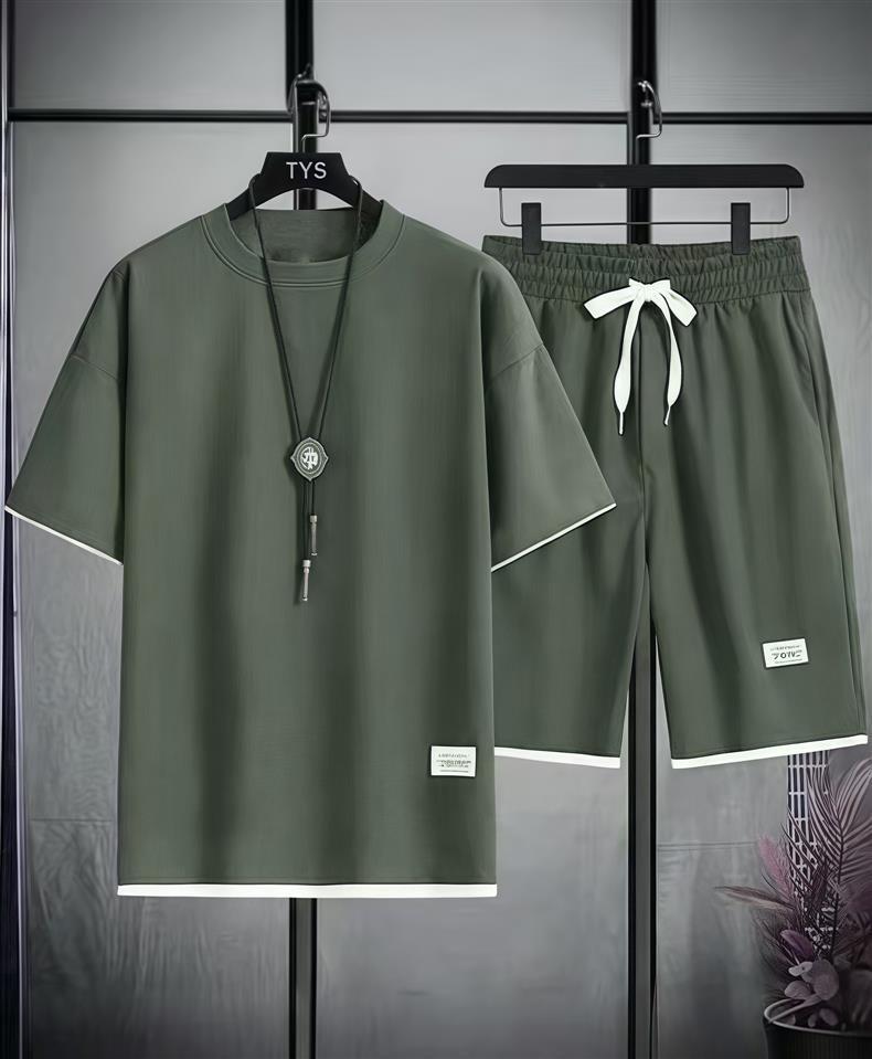 Ensemble de détente pour homme à texture gaufrée : t-shirt à manches courtes et short de sport, tenue d'été légère en polyester pour un look décontracté et sportif._voghion.com