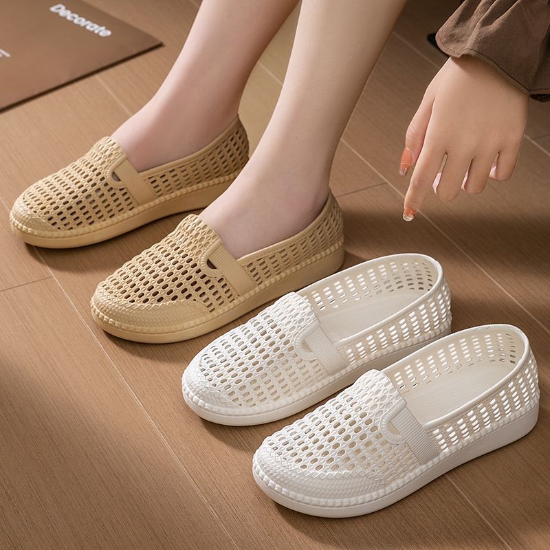 2024 New Women's Croc Shoes Summer Breathable Hollow Flat Women's Shoes Fashionable Casual Soft Soled Sandals Women's