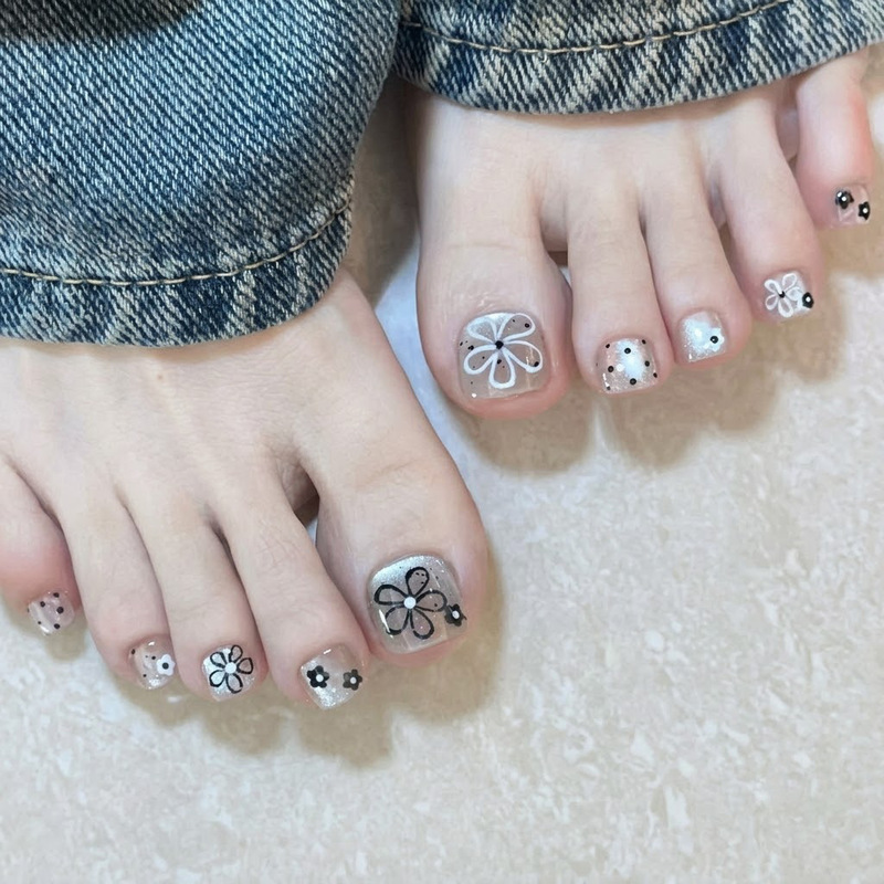Foreign trade European and American cross-border high-end 42-piece polka dot luxury style toenail press-on nails that enhance skin tone Foreign trade European and American cross-border high-end 42-piece polka dot luxury style toenail press-on nails that enhance skin tone